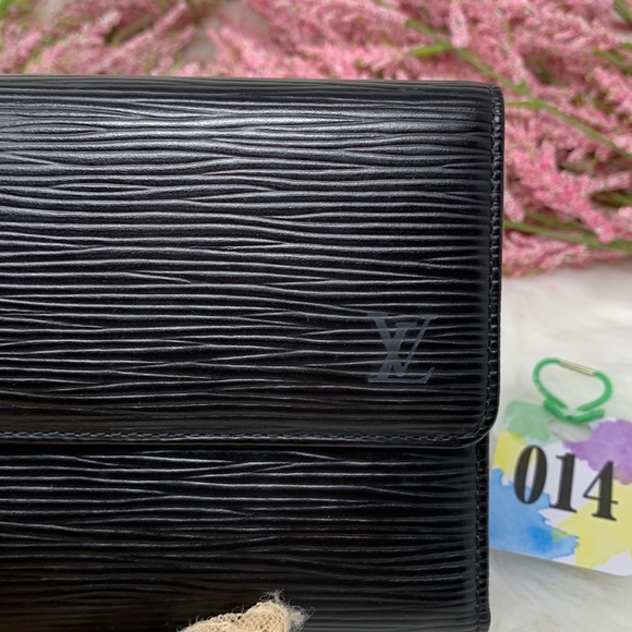 014 Authentic Louis Vuitton Epi Black International Wallet Datecode: CA1914 - Picture 11 of 11